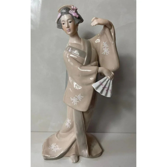 Vintage Toyo Japan Porcelain Geisha Lady Dressed Traditional  Kimono Dress Figur - Picture 3 of 15